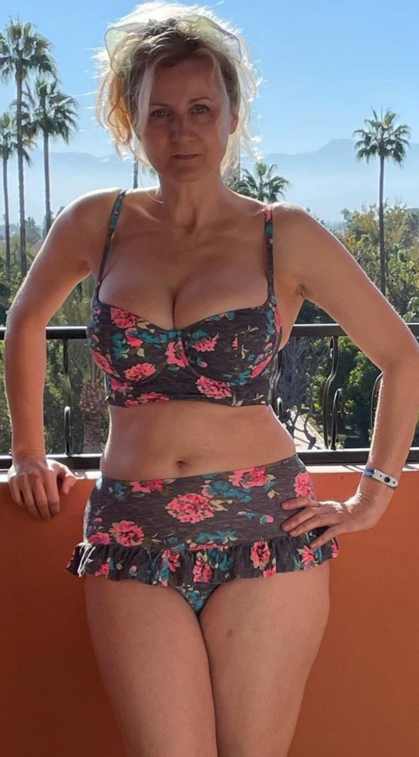 Nonnude Bikini Milfs #VsnDj1Mw