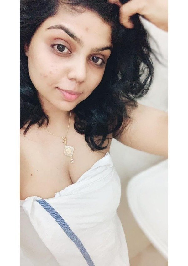 Desi Girl showing her BOOBS🔥🔥🔥 #OjCI8de2