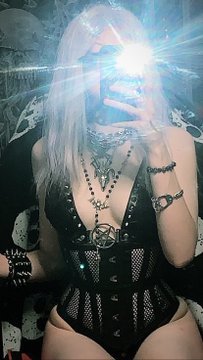 goth slut #DSXPvMBx