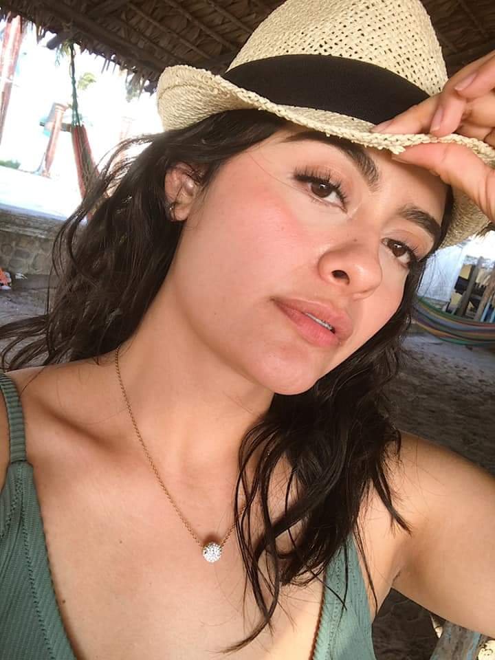 Flaquita mexicana niña bien de Tuxtla Gutiérrez chis. #BnGJBo5J