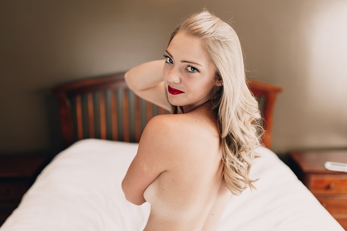 Sexy Louisa Boudoir Shoot #aZBFE9Ad