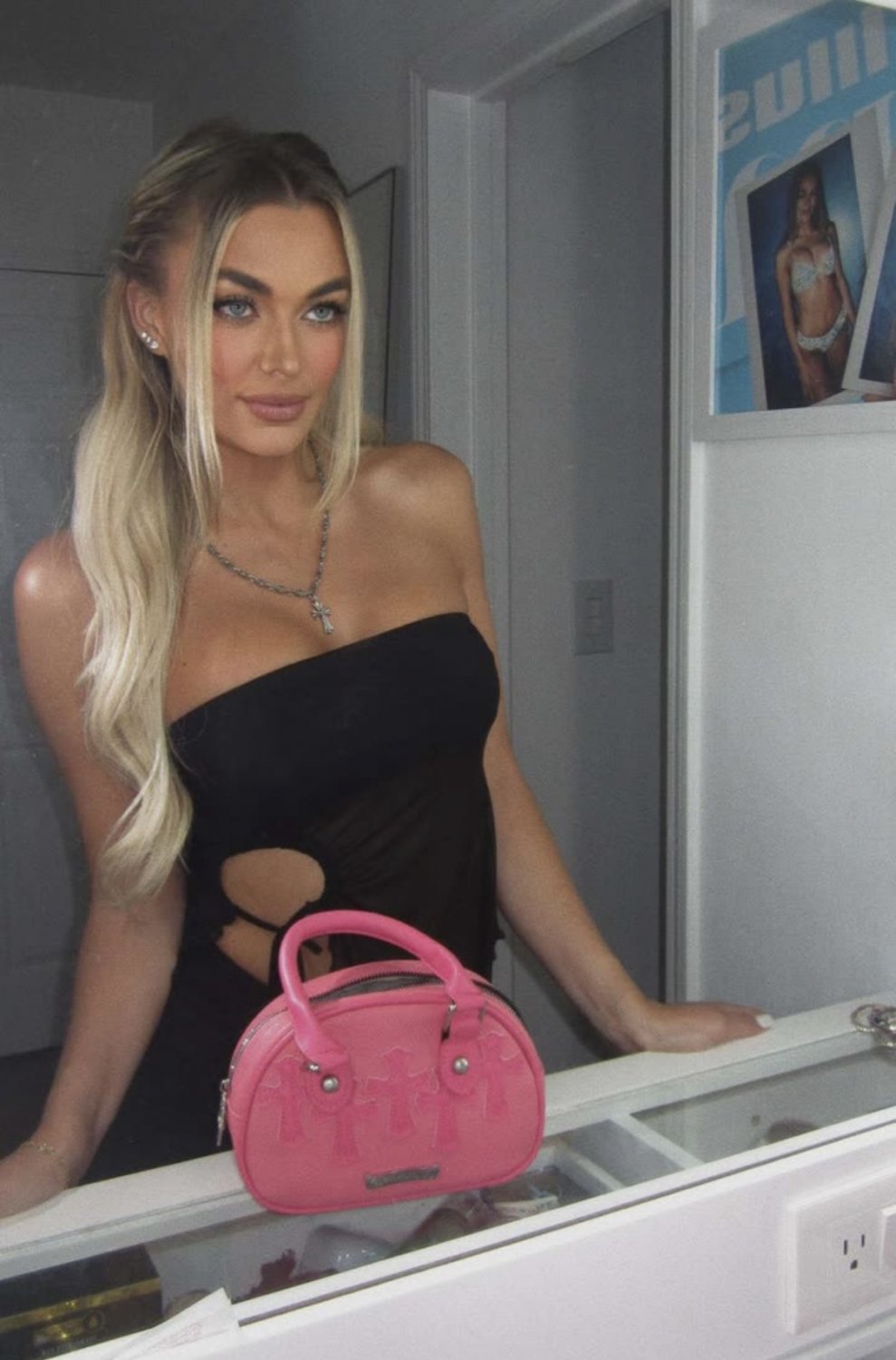 What would you rate this slutty blonde whore out of 10? #U9wERVTk