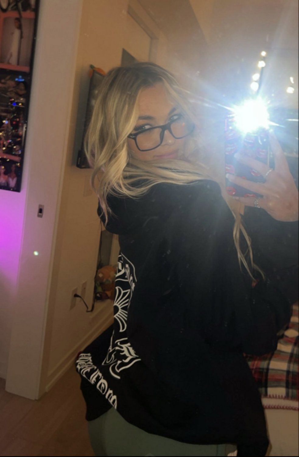 What would you rate this slutty blonde whore out of 10? #avYQB6TM