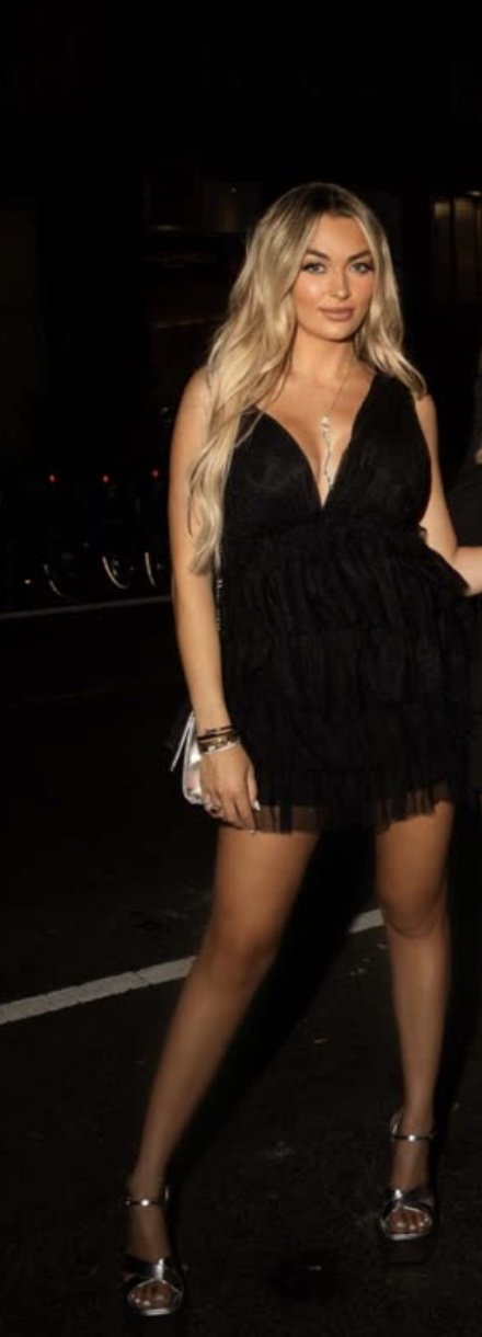 What would you rate this slutty blonde whore out of 10? #ebTsKskW